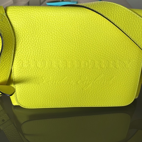 Women's Small Burberry Crossbody Bag In Neon Yellow Grained Calfskin - Picture 14 of 14
